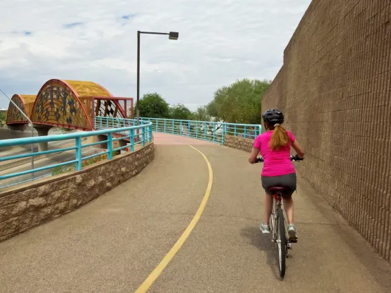 A female cyclist in Tucson