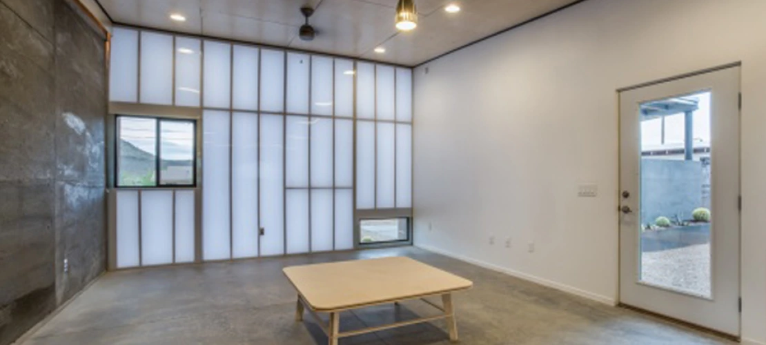 4 Living room looking north to polycarbonate wall