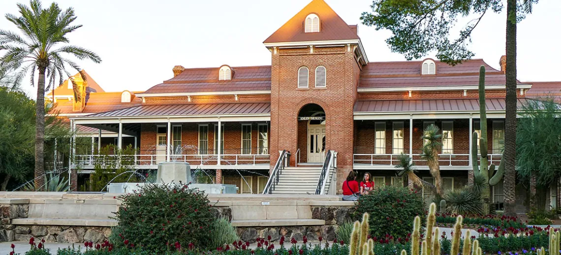 Alumni at Old Main